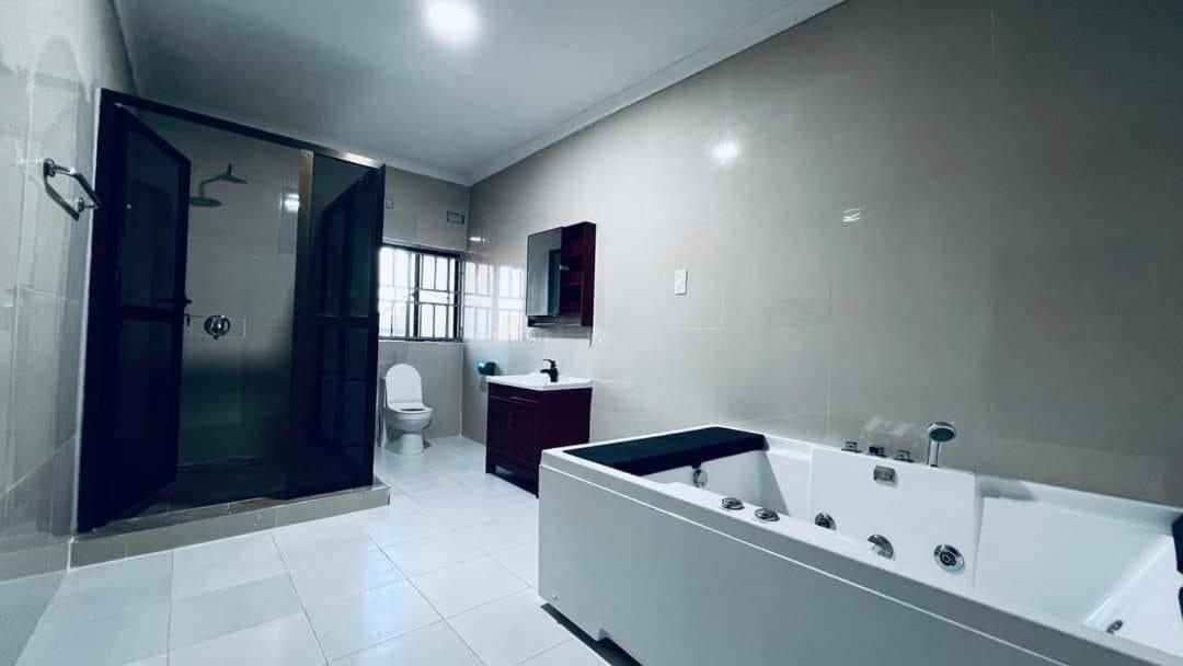 Kasbek Lodge And Tours لوساكا المظهر الخارجي الصورة